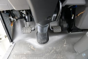 ���� ˳��խ�� 122���� 4X2 4.13����س�(����)(JX5041XLCTG26)ͼƬ