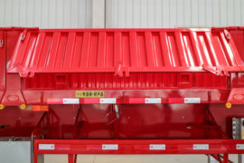 自卸半挂车&nbsp;自卸式半挂车底盘图片