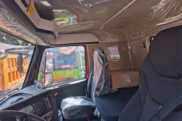 �й�����HOWO TH7 �콢�� 460���� 8X4 6.8����ж��(����)(ZZ3317W326HF1)ͼƬ