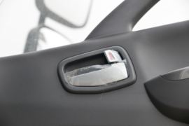 欧航R系&nbsp;冷藏车驾驶室图片