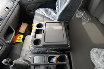 ���� ŷ��Rϵ 245���� 4X2 6.6����س�(����)(�ٱ�4.875)(BJ5186XLC-DM1)ͼƬ