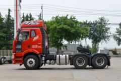 一汽解放 新J6P重卡 质惠版3.0 460马力 6X4 AMT自动挡危险品牵引车(国六)(CA4250P66K25T1E6Z)