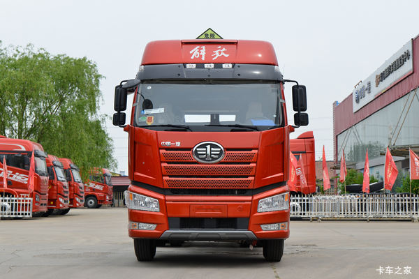 一汽解放J6P 经典版560马力 12档 6X4 牵引车