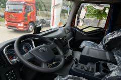 一汽解放 新J6P重卡 定制版 460马力 4X2 AMT自动挡牵引车(国六)(CA4180P66K25E6)