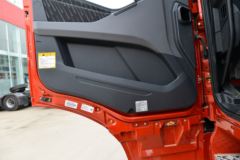 一汽解放 新J6P重卡 定制版 460马力 4X2 AMT自动挡牵引车(国六)(CA4180P66K25E6)