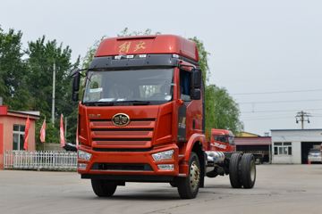 一汽解放 J6L中卡 尊享版 绿通款 260马力 4X2 6.75米AMT自动挡仓栅式载货车(国六)(CA5170CCYP62K1L4A2E6)