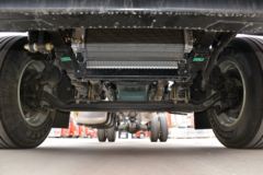 一汽解放 J6L中卡 尊享版 绿通款 260马力 4X2 6.75米AMT自动挡仓栅式载货车(国六)(CA5170CCYP62K1L4A2E6)