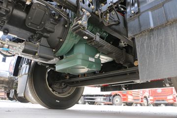 һ����� J6L�п� ������2.0 220���� 4X2 6.75�ײ�դʽ�ػ���(����)(CA5180CCYP62K1L4E6)ͼƬ