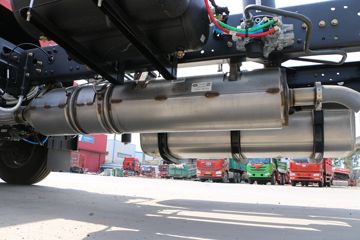 һ����� J6L�п� ������2.0 220���� 4X2 6.75�ײ�դʽ�ػ���(����)(CA5180CCYP62K1L4E6)ͼƬ