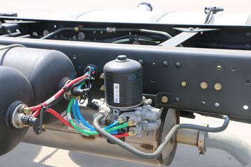 һ����� J6L�п� ������2.0 220���� 4X2 6.75�ײ�դʽ�ػ���(����)(CA5180CCYP62K1L4E6)ͼƬ