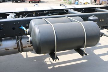 һ����� J6L�п� ������2.0 220���� 4X2 6.75�ײ�դʽ�ػ���(����)(CA5180CCYP62K1L4E6)ͼƬ