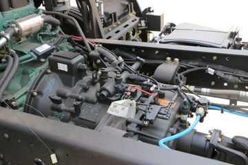 һ����� J6L�п� ������2.0 220���� 4X2 6.75�ײ�դʽ�ػ���(����)(CA5180CCYP62K1L4E6)ͼƬ