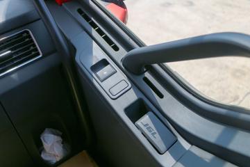 һ����� J6L�п� ������ ��ͨ 260���� 4X2 6.75�ײ�դʽ�ػ���(����)(CA5180CCYP62K1L4A2E6)ͼƬ