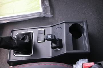 һ����� J6L�п� ������ ��ͨ 260���� 4X2 6.75�ײ�դʽ�ػ���(����)(CA5180CCYP62K1L4A2E6)ͼƬ