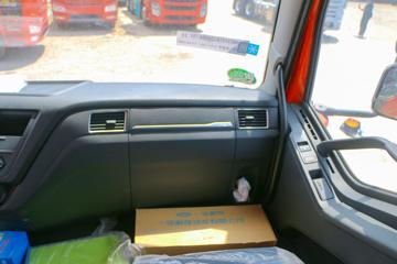 һ����� J6L�п� ������ ��ͨ 260���� 4X2 6.75�ײ�դʽ�ػ���(����)(CA5180CCYP62K1L4A2E6)ͼƬ