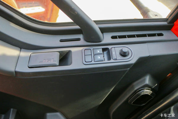 解放J6L载货车沈阳市火热促销中 让利高达0.3万