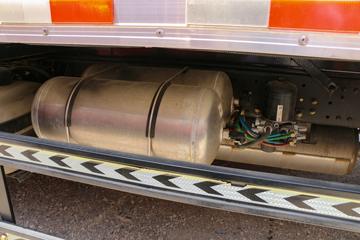 һ����� J6L 240���� 4X2 6����س�(�߶�)ͼƬ