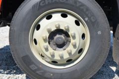 一汽解放 J6L中卡 尊享版 绿通款 260马力 4X2 6.75米仓栅式载货车(国六)(CA5170CCYP62K1L4A2E6)