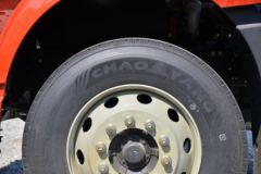 一汽解放 J6L中卡 尊享版 绿通款 260马力 4X2 6.75米仓栅式载货车(国六)(CA5170CCYP62K1L4A2E6)