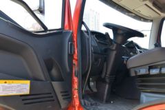 一汽解放 J6L 质惠版 260马力 6X2 7.7米仓栅式载货车(CA5250CCYP62K1L5T3E6)