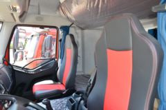 一汽解放 J6L 质惠版 260马力 6X2 7.7米仓栅式载货车(CA5250CCYP62K1L5T3E6)