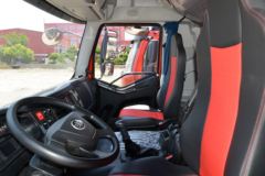 一汽解放 J6L 质惠版 260马力 6X2 7.7米仓栅式载货车(CA5250CCYP62K1L5T3E6)