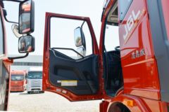 一汽解放 J6L 质惠版 260马力 6X2 7.7米仓栅式载货车(CA5250CCYP62K1L5T3E6)