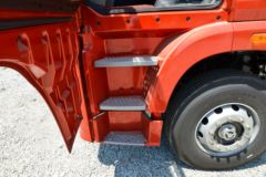 青岛解放 JH6重卡 领航版 460马力 8X4 8.6米AMT自动挡仓栅式载货车(国六)