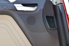 青岛解放 JH6重卡 领航版 460马力 8X4 8.6米AMT自动挡仓栅式载货车(国六)