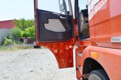 青岛解放 JH6重卡 领航版 460马力 8X4 8.6米AMT自动挡仓栅式载货车(国六)