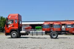 青岛解放 JK6中卡 260马力 4X2 6.75米仓栅式载货车(国六)(高顶)(CA5180CCYP28K1L4E6)
