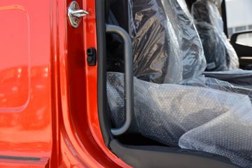 �ൺ��� JK6�п� 260���� 4X2 6.75�ײ�դʽ�ػ���(����)(�߶�)(CA5180CCYP28K1L4E6)ͼƬ