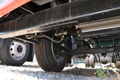 青岛解放 JK6中卡 260马力 4X2 6.75米仓栅式载货车(国六)(高顶)(CA5180CCYP28K1L4E6)
