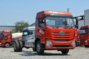 青岛解放 JK6中卡 260马力 6X2 7.2米仓栅式载货车