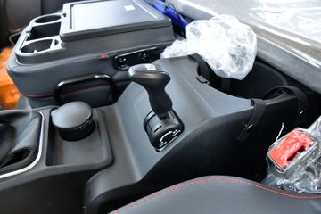 �ൺ��� JK6�п� 260���� 4X2 6.75�ײ�դʽ�ػ���(����)(�ж�)(CA5180CCYP28K1L4E6)ͼƬ