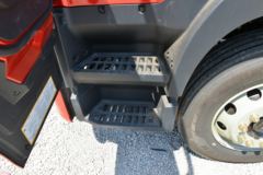 青岛解放 JK6中卡 260马力 4X2 6.75米仓栅式载货车(国六)(中顶)(CA5180CCYP28K1L4E6)