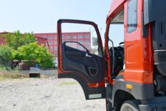 青岛解放 JK6中卡 260马力 4X2 6.75米仓栅式载货车(国六)(中顶)(CA5180CCYP28K1L4E6)