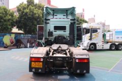 青岛解放 鹰途 商务舱 620马力 6X4 AMT自动挡牵引车(国六)(CA4257P35K18T1E6A80)