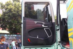 青岛解放 鹰途 商务舱 620马力 6X4 AMT自动挡牵引车(国六)(CA4257P35K18T1E6A80)