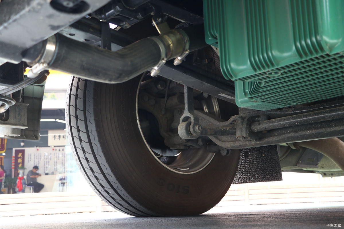 鹰途牵引车底盘图片