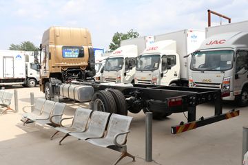 ���� ����˹T9 220���� 4X2 6.8���Ű������ػ���(����)ͼƬ