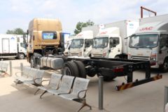 江淮 德沃斯T9 220马力 4X2 6.8米排半栏板载货车(国六)