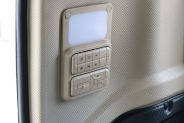 ���� ����˹T9 220���� 4X2 6.8���Ű������ػ���(����)ͼƬ