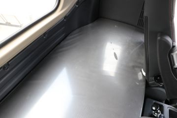 ���� ����˹T9 220���� 4X2 6.8���Ű������ػ���(����)ͼƬ