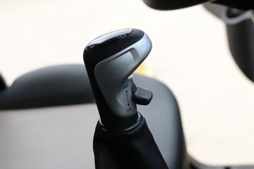 ���� ����˹T9 220���� 4X2 6.8���Ű������ػ���(����)ͼƬ