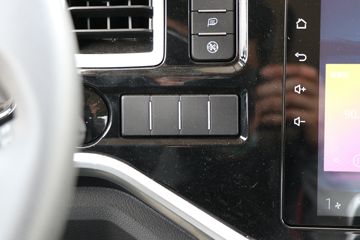 ���� ����˹T9 220���� 4X2 6.8���Ű������ػ���(����)ͼƬ