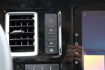 ���� ����˹T9 220���� 4X2 6.8���Ű������ػ���(����)ͼƬ