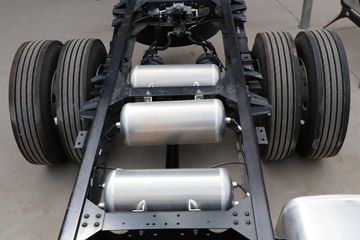 ���� ����˹T9 220���� 4X2 6.8���Ű������ػ���(����)ͼƬ