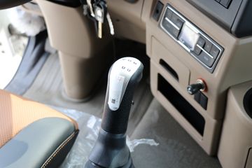 �й����� HOWO TX 250���� 4X2 9.6����ʽ�ػ���(����)(ZZ5187XXYN711GF1L)ͼƬ