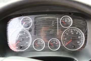 �й����� HOWO TX 250���� 4X2 9.6����ʽ�ػ���(����)(ZZ5187XXYN711GF1L)ͼƬ